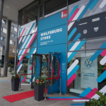 Eingang des Wolfsburg Stores